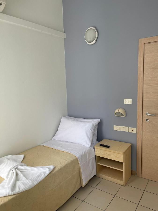 Hotel New Happy Rimini Exterior foto